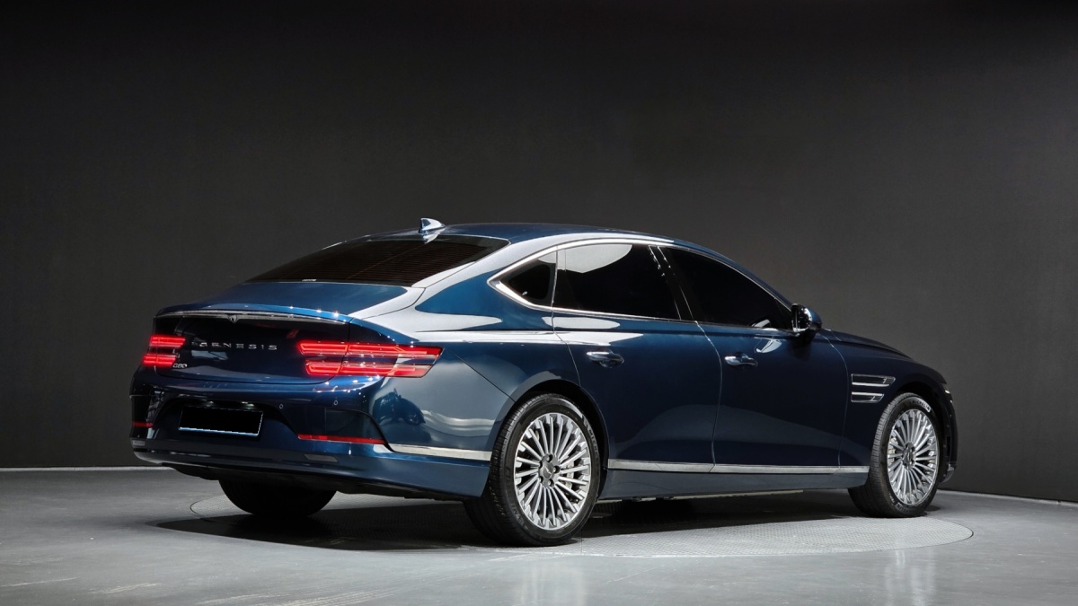 Genesis G80, 2023 — фото 2 из 12