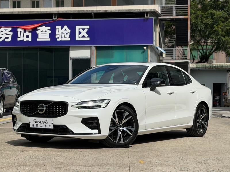 Volvo S60, 2023 — купить в Саратове под ключ