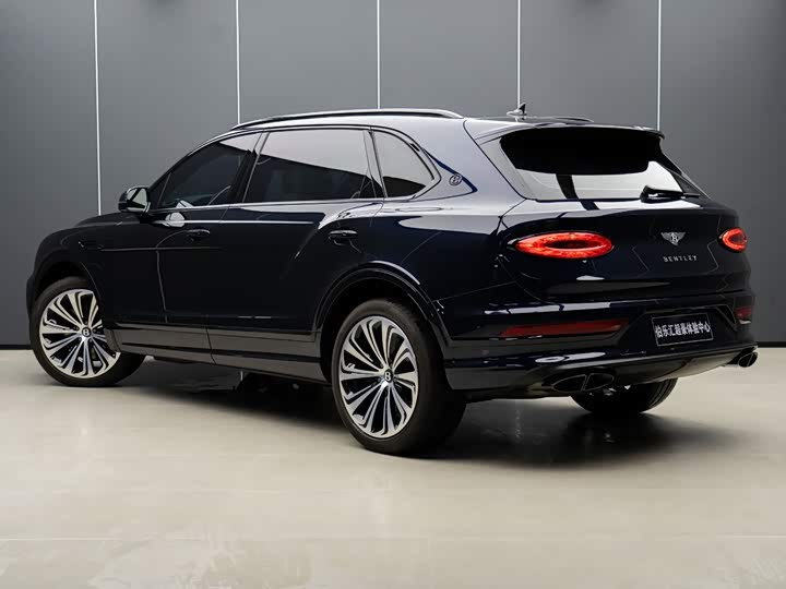 Bentley Bentayga, 2024 — фото 5 из 9