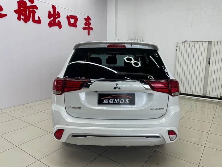 Mitsubishi Outlander, 2022 — фото 5 из 9