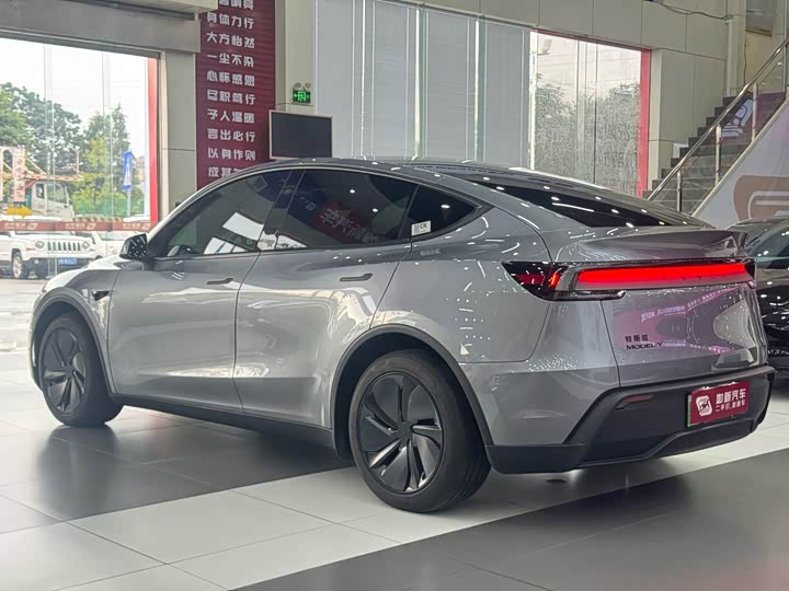 Tesla Model Y, 2026 — фото 4 из 9