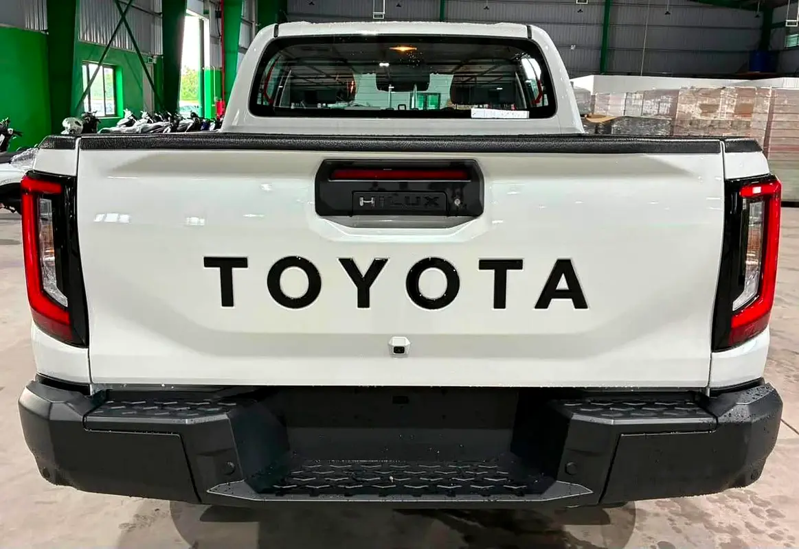 Toyota Hilux, 2026 — фото 6 из 6
