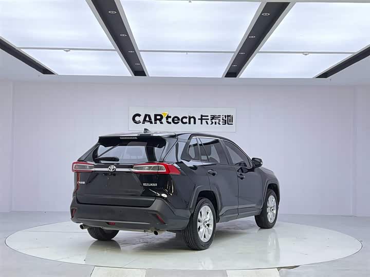 Toyota Wildlander, 2022 — фото 5 из 9