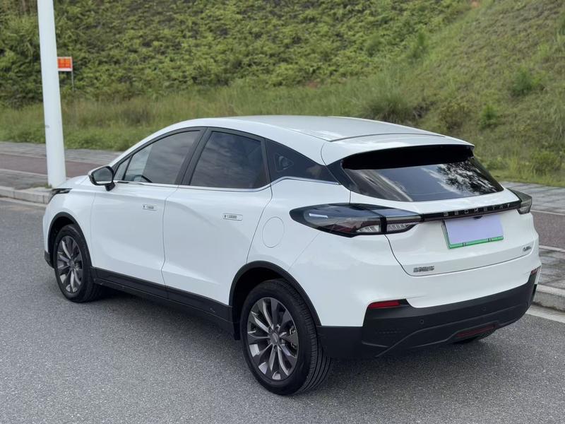 Geely Geometry M6, 2023 — фото 5 из 12