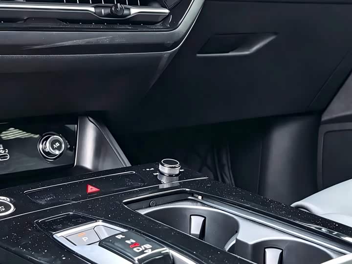 Audi Q6L e-tron, 2025 — фото 8 из 9