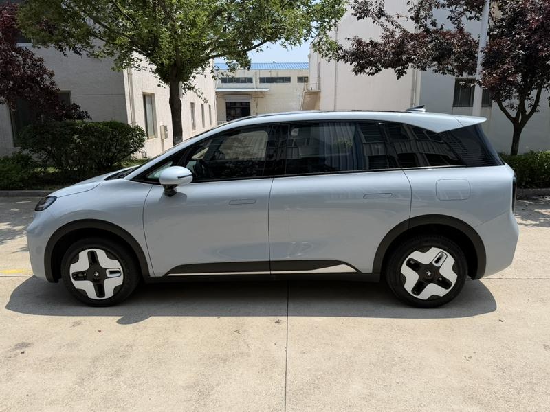 BAIC Arcfox Kaola S, 2024 — фото 3 из 12