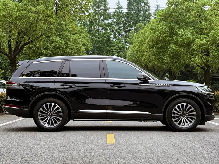 Lincoln Aviator, 2023 — фото 4 из 9