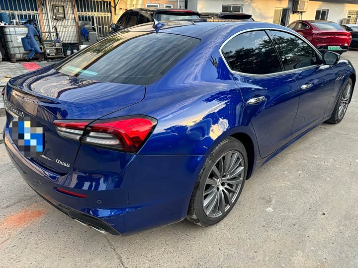 Maserati Ghibli, 2023 — фото 4 из 9