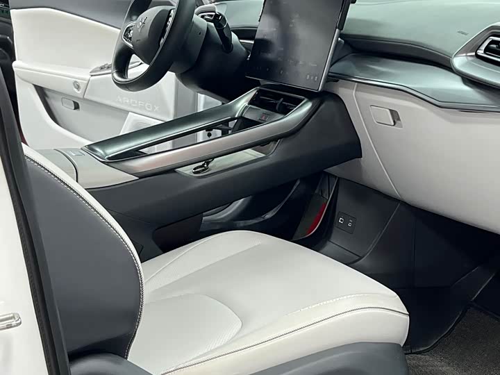BAIC Arcfox Alpha S5, 2024 — фото 5 из 9
