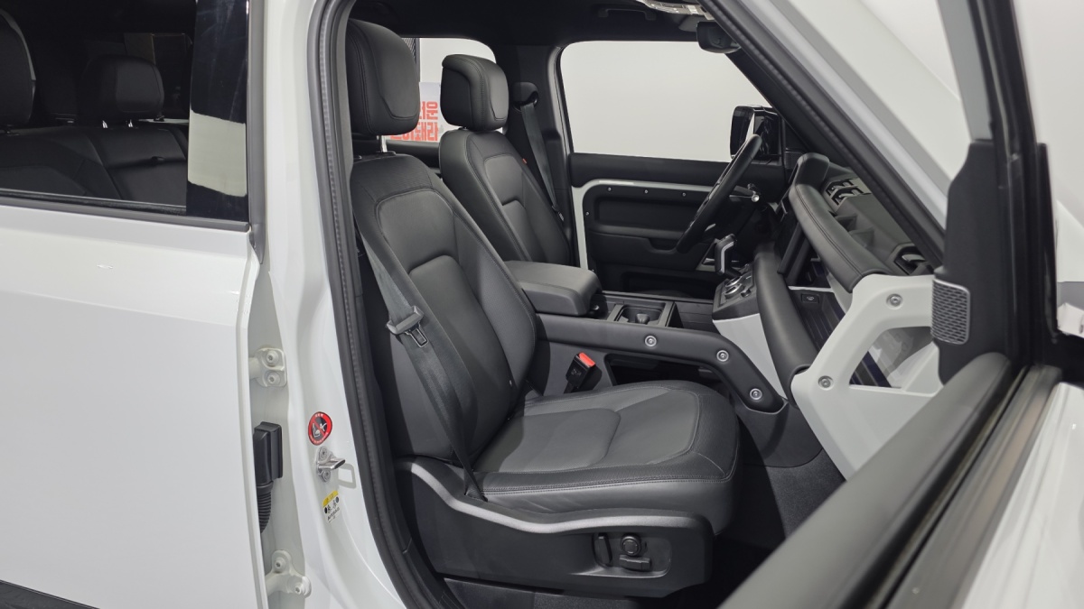 Land Rover Defender, 2024 — фото 12 из 12