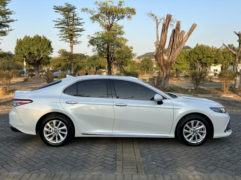 Toyota Camry, 2023 — фото 7 из 12