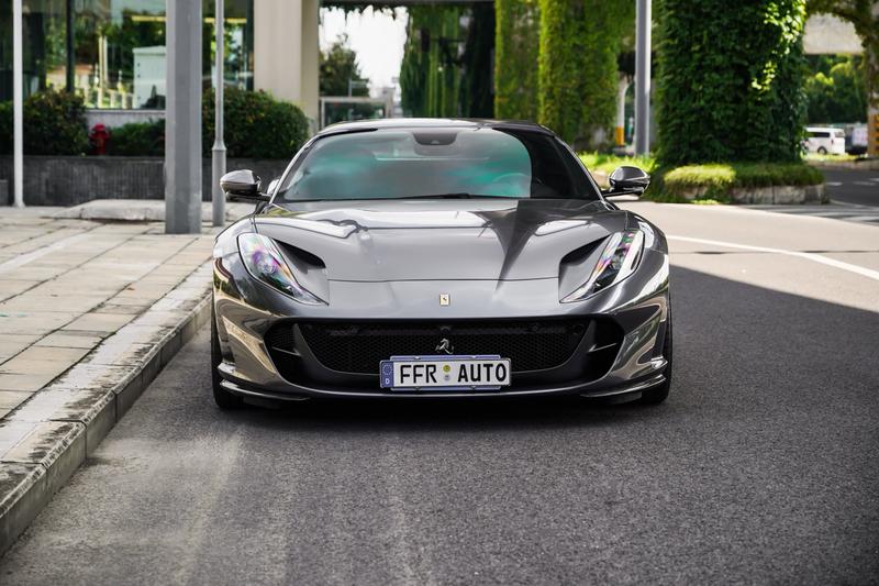 Ferrari 812, 2023 — фото 2 из 12