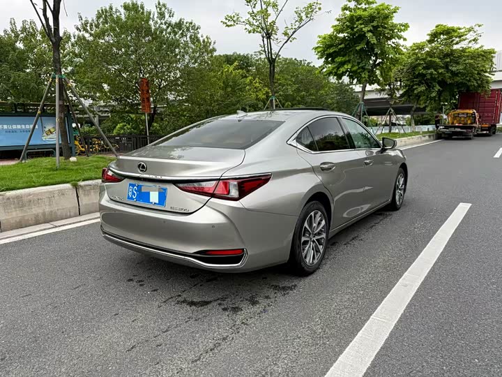 Lexus ES, 2022 — фото 3 из 9