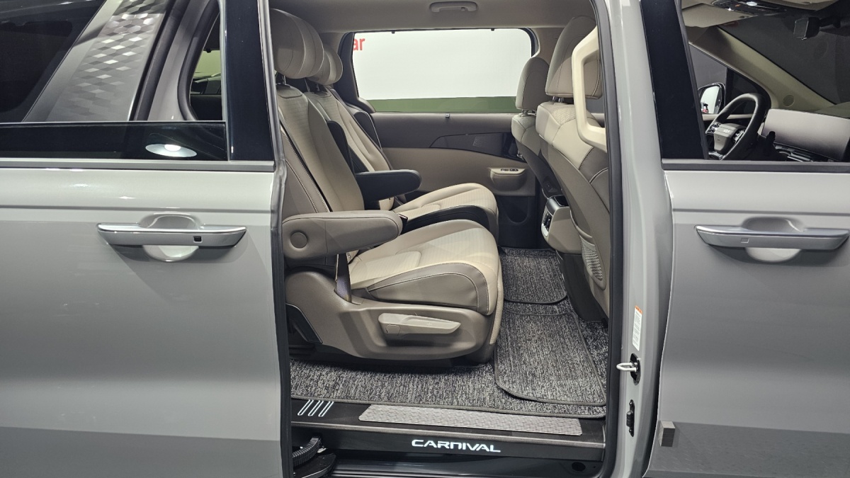 Kia Carnival, 2024 — фото 11 из 12