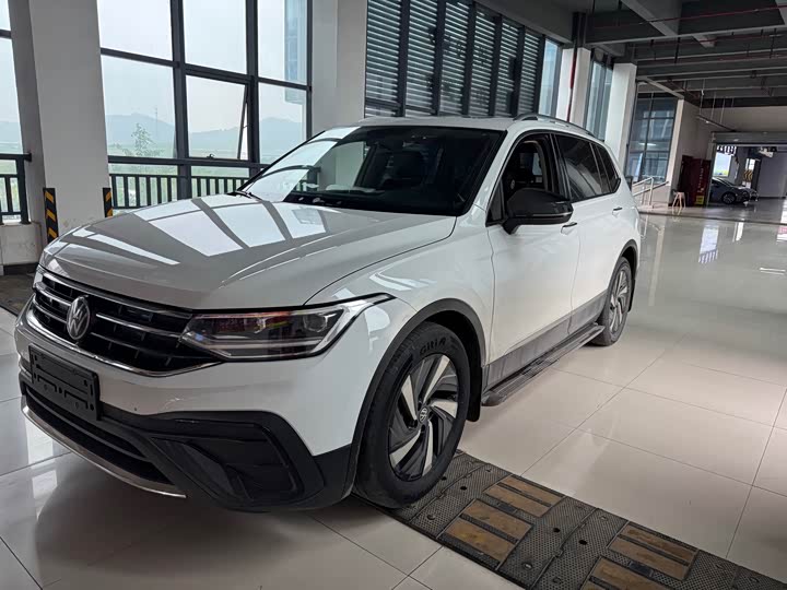 Volkswagen Tiguan L Pro, 2024 — купить в Санкт-Петербурге под ключ