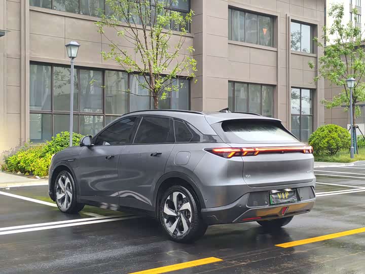 BAIC Arcfox Alpha T5, 2025 — фото 9 из 9