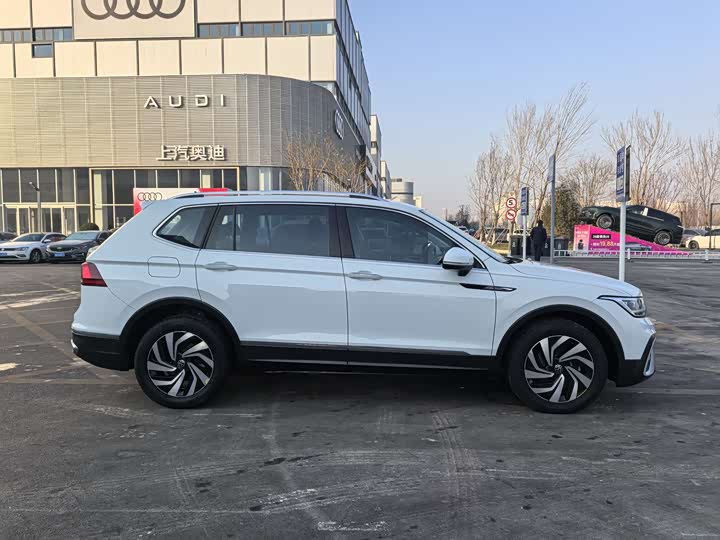 Volkswagen Tiguan L Pro, 2023 — фото 9 из 9