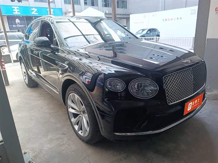 Bentley Bentayga, 2023 — фото 2 из 9