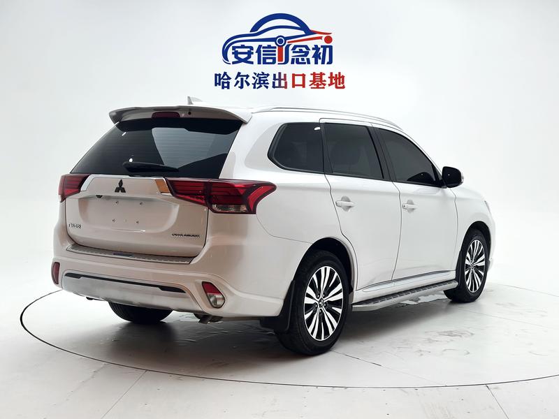 Mitsubishi Outlander, 2022 — фото 7 из 12