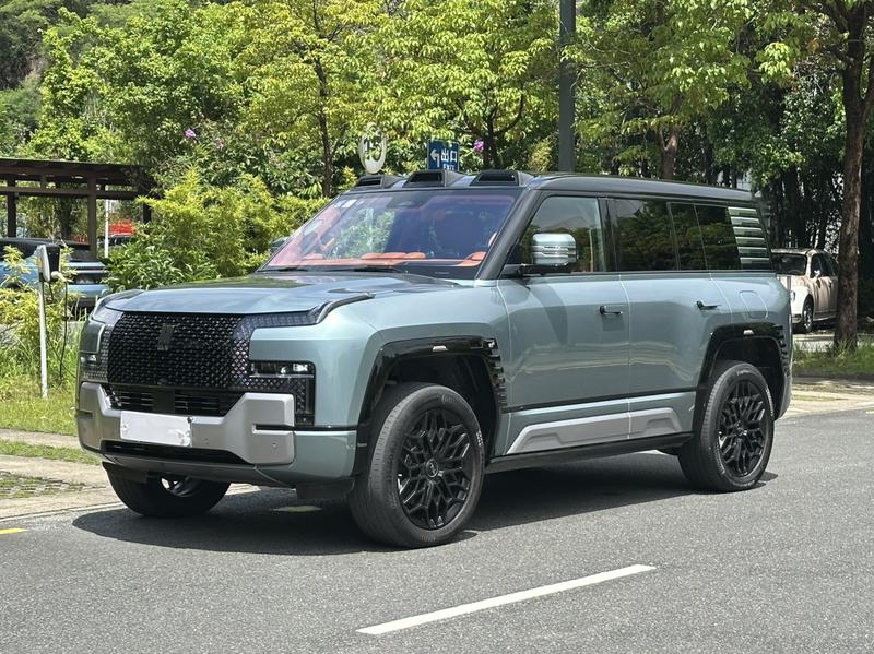 BYD Yangwang U8, 2024 — купить в Курске под ключ
