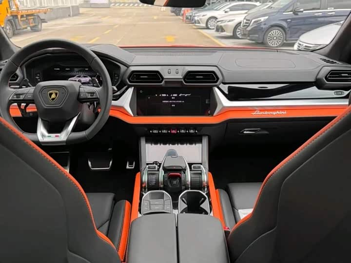 Lamborghini Urus SE, 2026 — фото 5 из 9