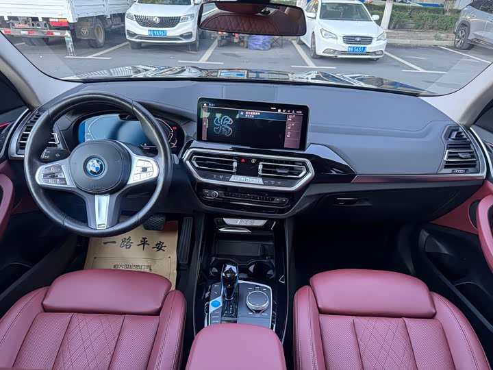 BMW iX3, 2022 — фото 6 из 9