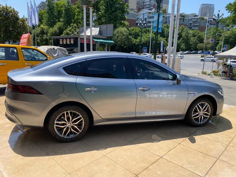 BYD Qin Plus, 2022 — фото 7 из 12