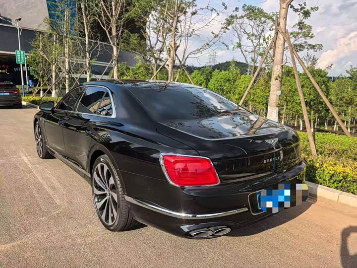 Bentley Flying Spur, 2024 — фото 6 из 9