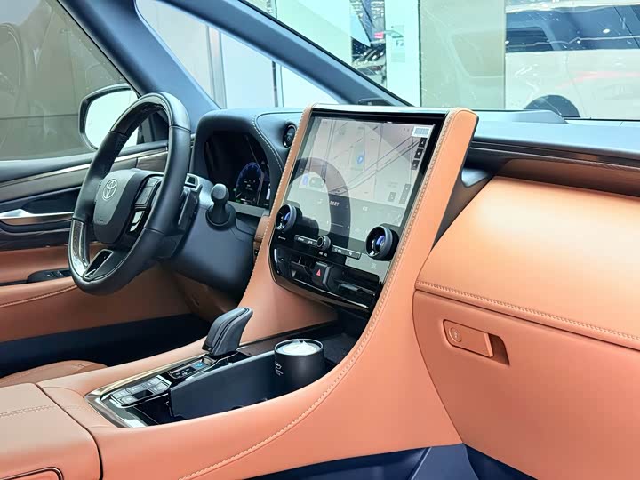 Toyota Alphard, 2023 — фото 6 из 9