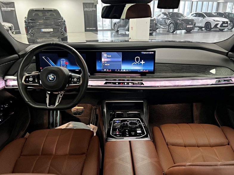 BMW i7, 2024 — фото 6 из 12