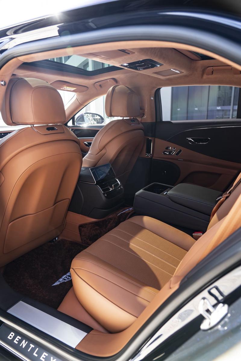 Bentley Flying Spur, 2023 — фото 9 из 10