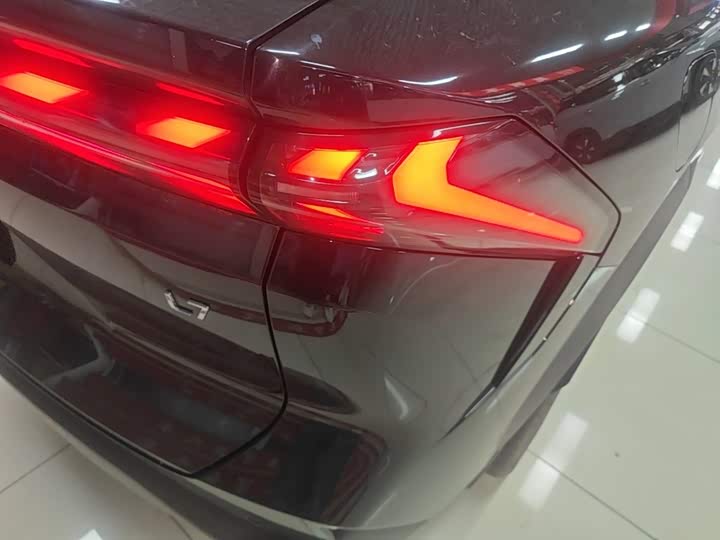 Geely Galaxy L7, 2023 — фото 8 из 9