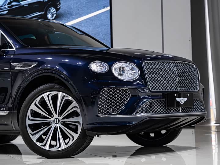 Bentley Bentayga, 2022 — фото 5 из 9