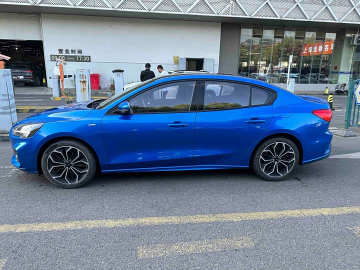 Ford Focus, 2021 — фото 3 из 9