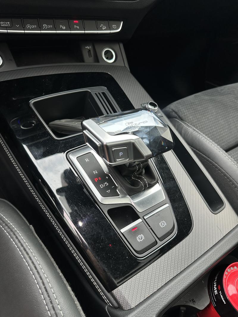 Audi Q5L Sportback, 2023 — фото 12 из 12