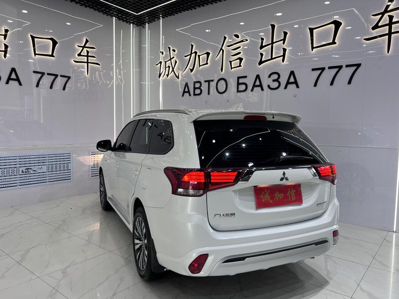 Mitsubishi Outlander, 2022 — фото 4 из 12