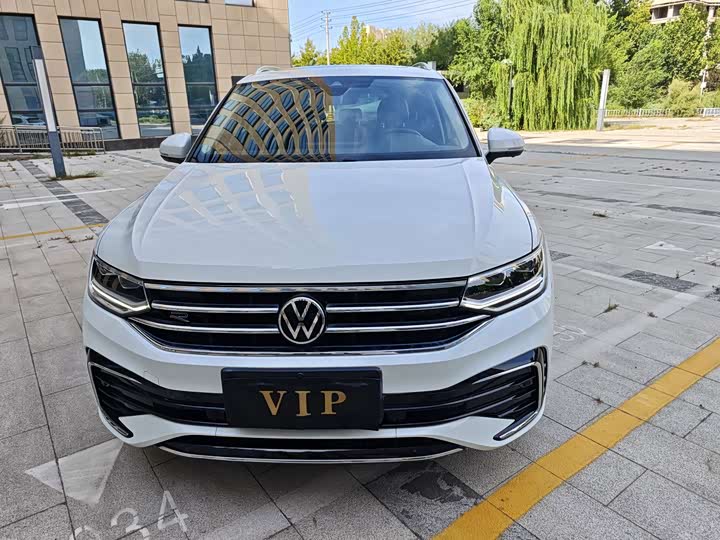 Volkswagen Tiguan L Pro, 2023 — фото 2 из 9