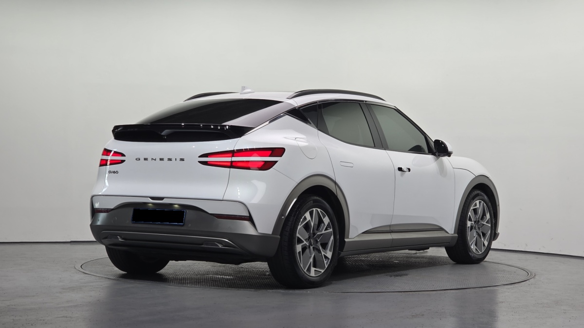 Genesis GV60, 2022 — фото 2 из 12