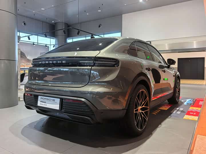 Porsche Macan EV, 2024 — фото 7 из 9
