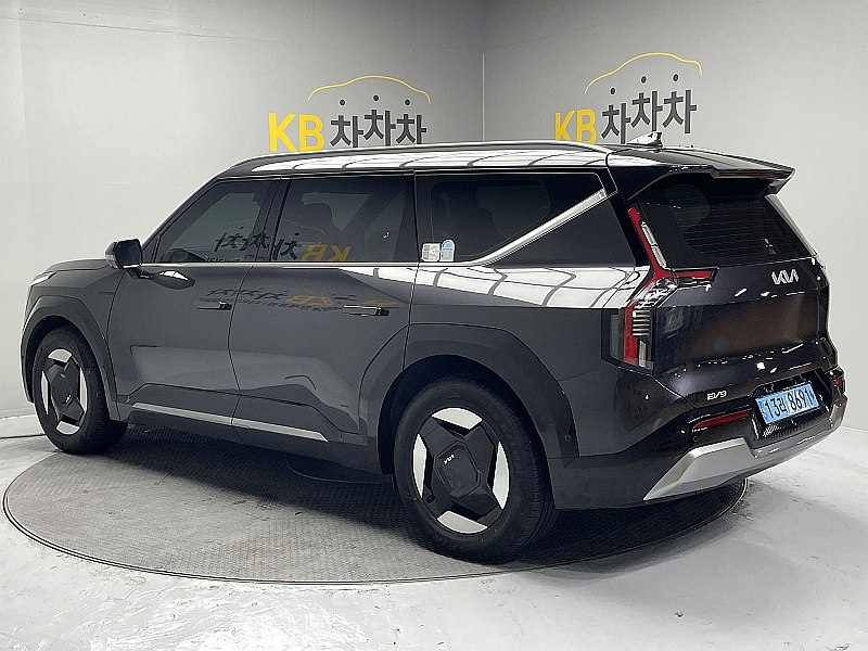 Kia EV9, 2024 — фото 2 из 12