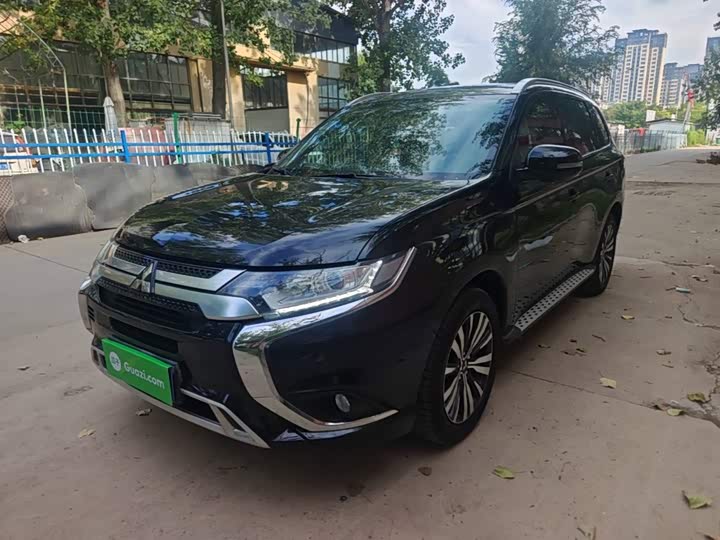 Mitsubishi Outlander, 2021 — купить в Твери под ключ