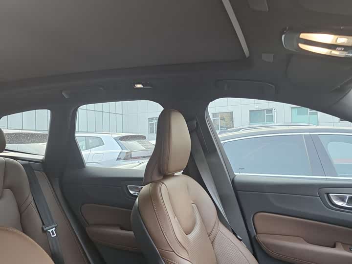 Volvo XC60 Hybrid, 2026 — фото 8 из 9