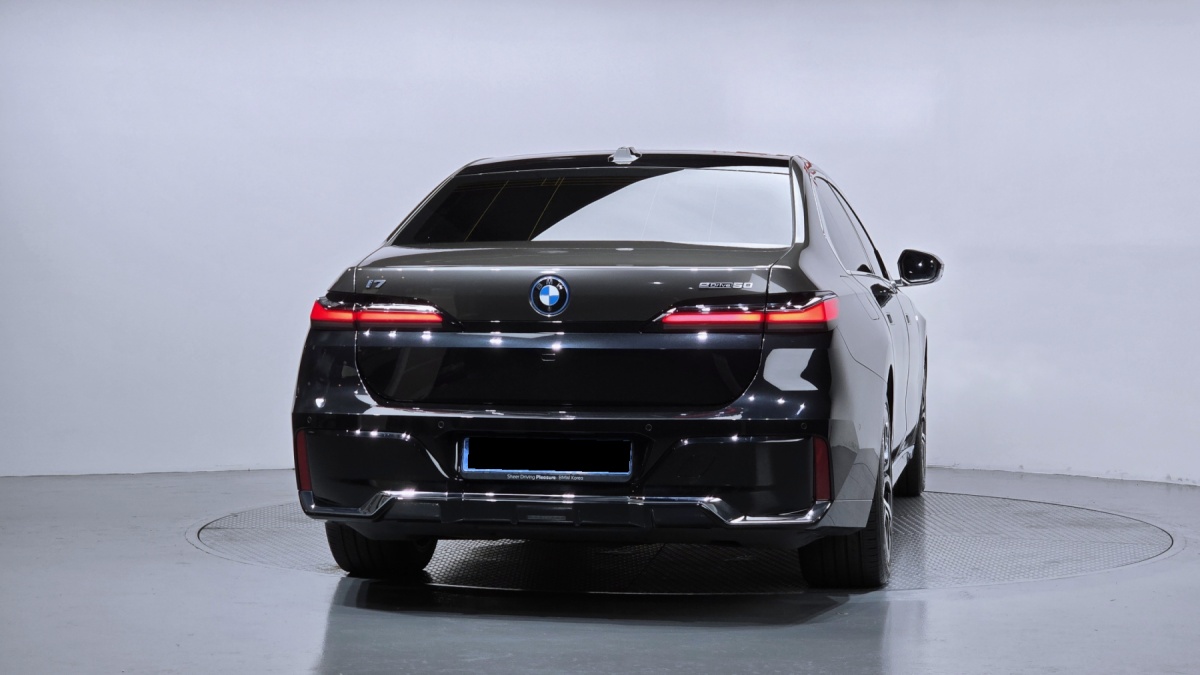BMW i7, 2023 — фото 4 из 12