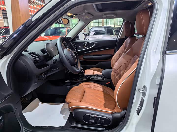 Mini Clubman, 2024 — фото 6 из 9