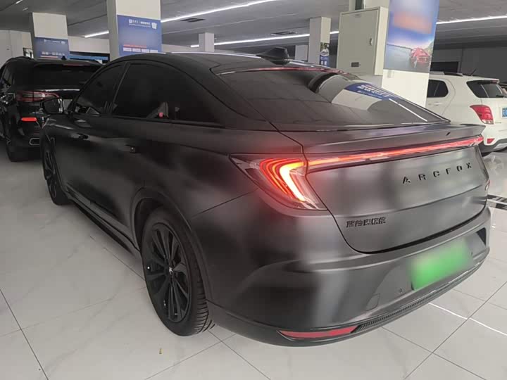 BAIC Arcfox Alpha S, 2025 — фото 5 из 9