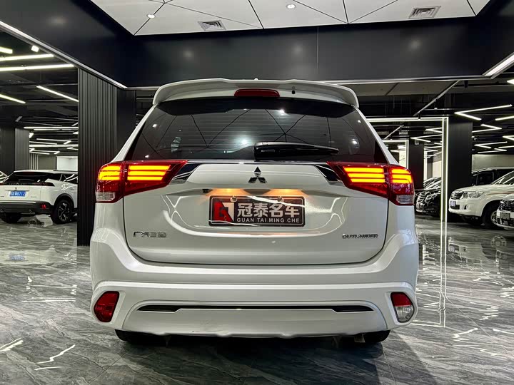 Mitsubishi Outlander, 2022 — фото 6 из 9