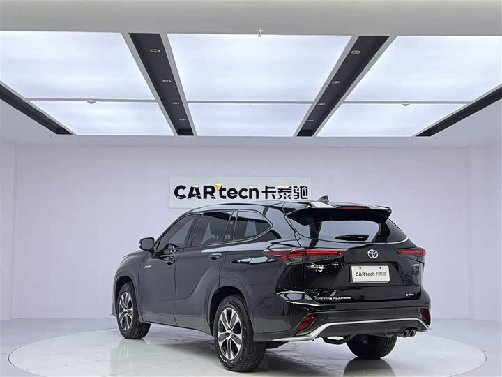 Toyota Crown Kluger, 2023 — фото 7 из 9