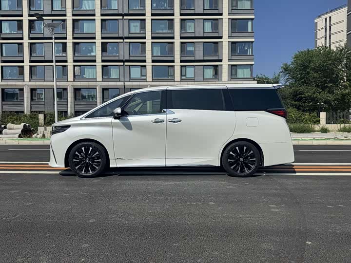Toyota Alphard, 2025 — фото 5 из 9