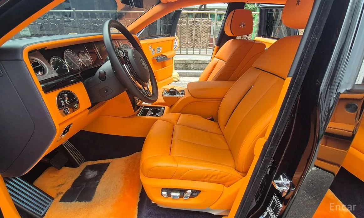 Rolls-Royce Phantom, 2023 — фото 10 из 12