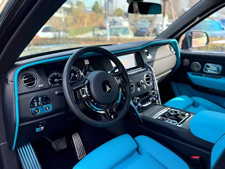 Rolls-Royce Cullinan, 2023 — фото 4 из 9